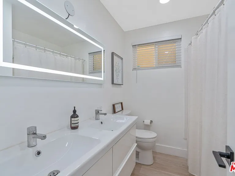 1525 E 2nd St #5 — Photo 9