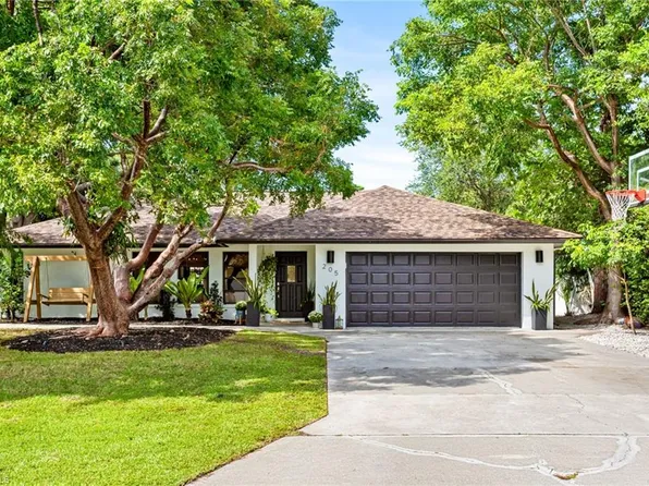 205 Madison DR, NAPLES, FL 34110