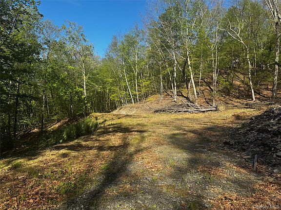 3rd image of Hall Hill Road