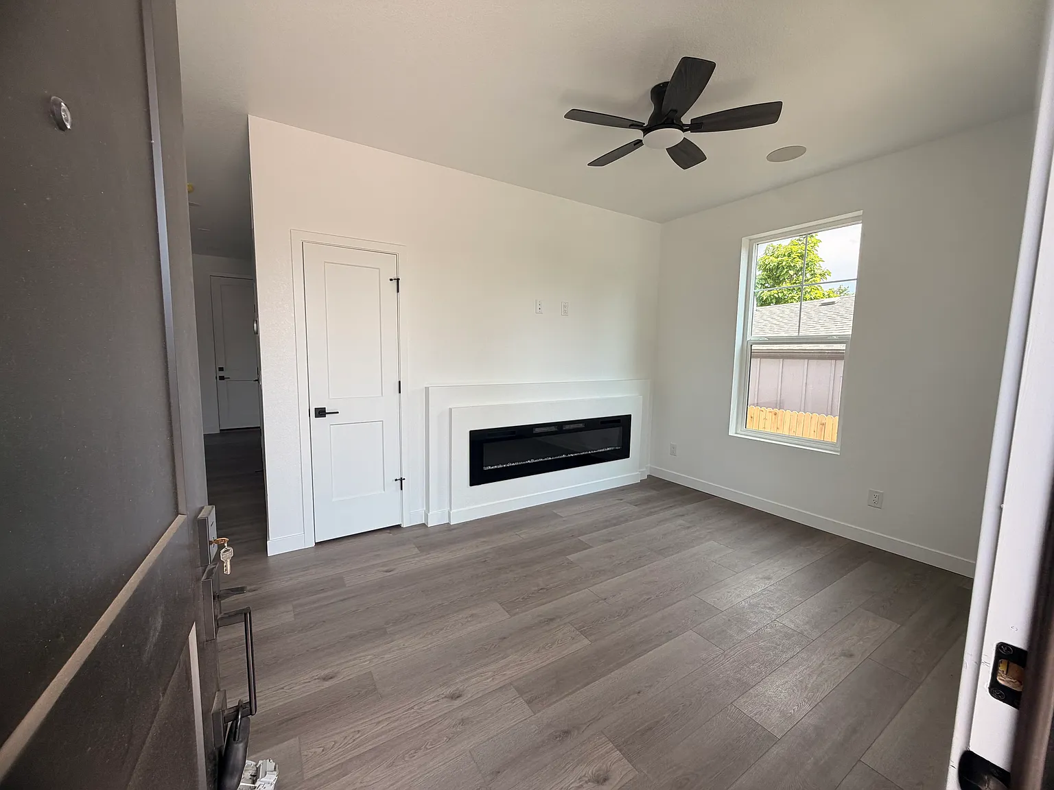 7 bed, 2631 sqft, $3,700 — Photo 2