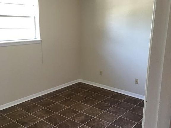 5th image of 800 Belton Ln