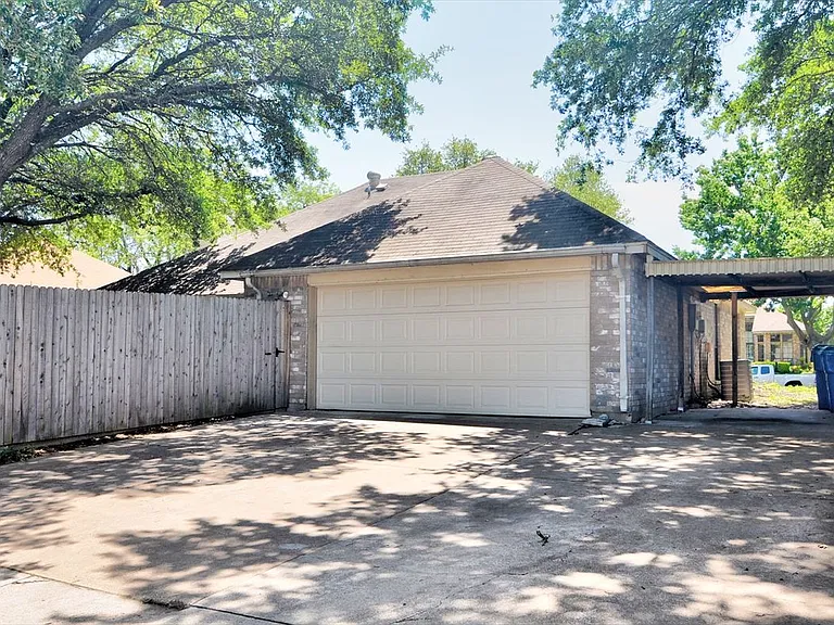 8901 Greentree Dr — Photo 11