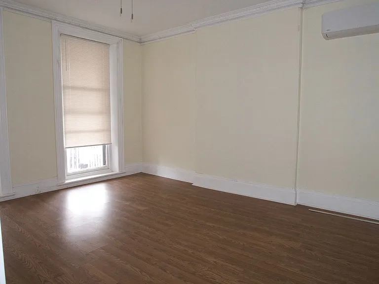 1020 Ferry St — Photo 8