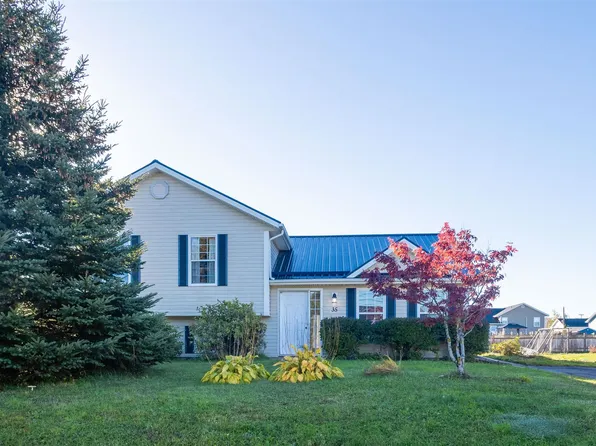 35 Barbour Cir, Charlottetown, PE C1A 9S9