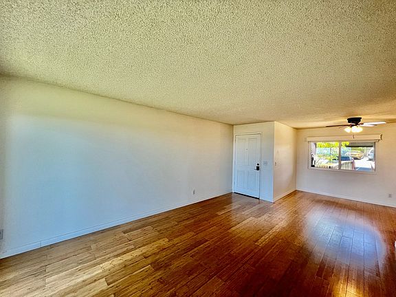 4th image of 3658 Clairemont Dr Unit 2C