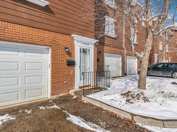 17082 67th Ave NW, Edmonton, AB T5T 1Y8