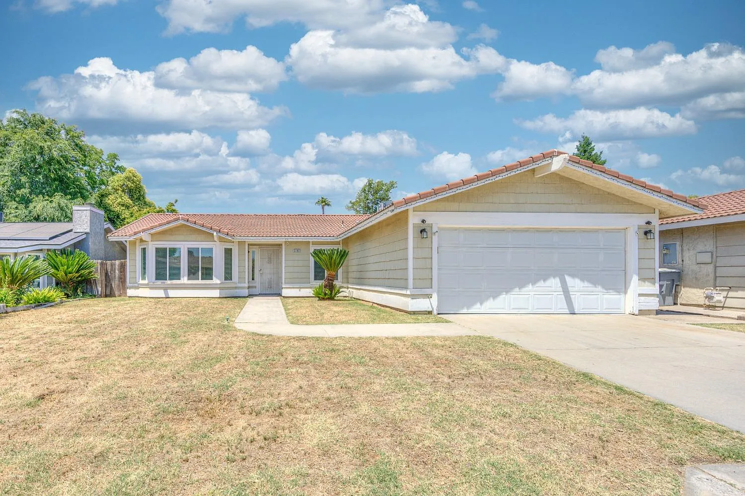 5192 W Griffith Way photo 1