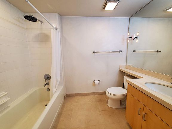 5th image of 750 Van Ness Ave Unit 801