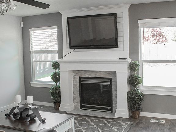 Fireplace with Mantle