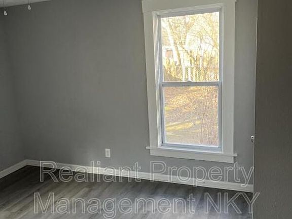 4th image of 214 W 15th St Unit 1