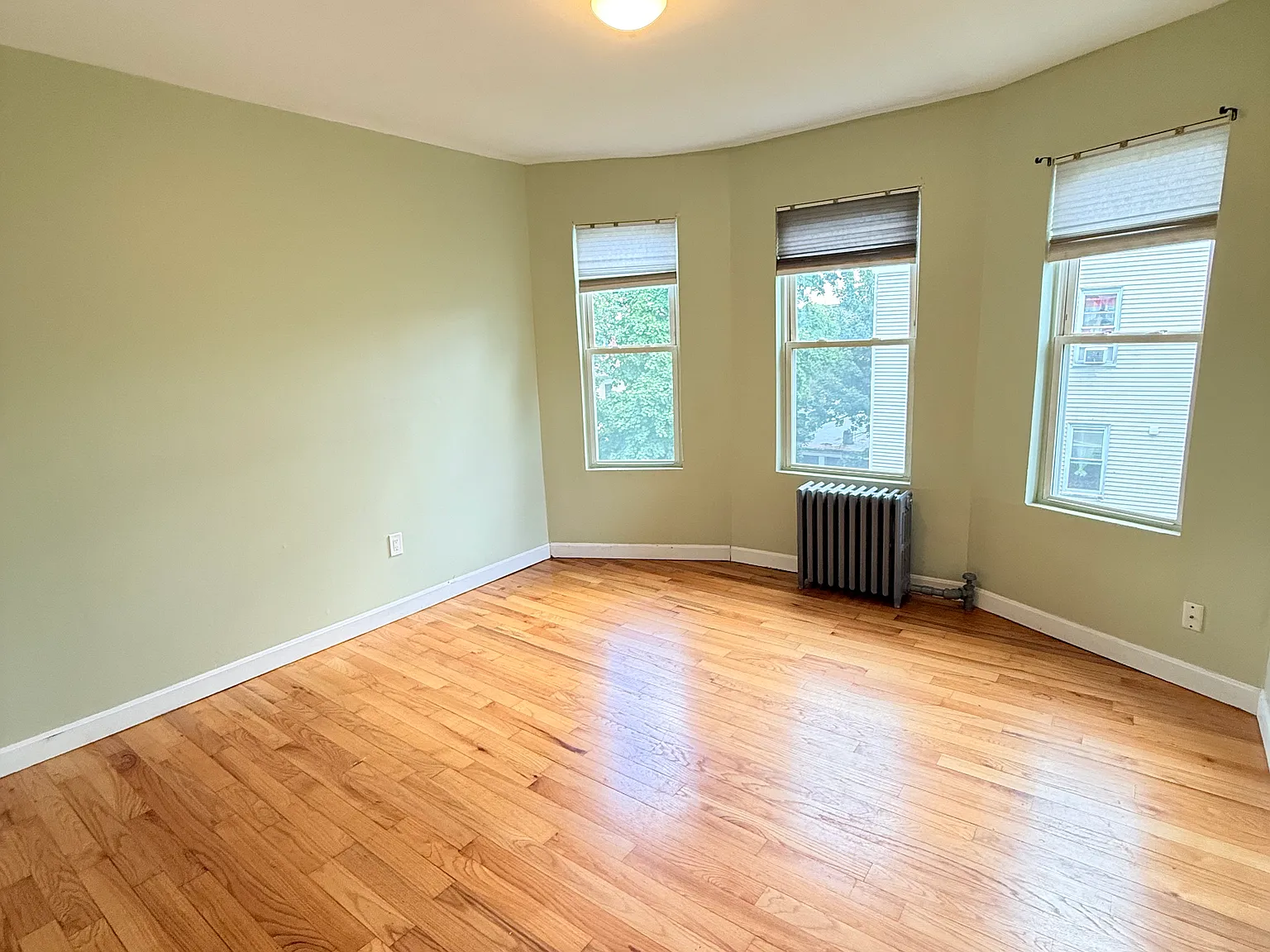 4 bed, 1600 sqft, $3,600 — Photo 2