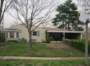 2 Vista Rd, Levittown, PA 19057