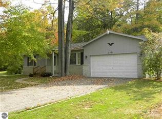 2251 Oakridge Dr, Farwell, MI 48622