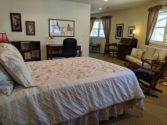 Large Bedroom with Sitting Area