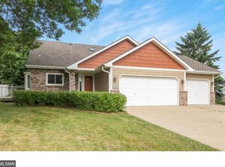 3888 Cheshunt Dr, Woodbury, MN 55125