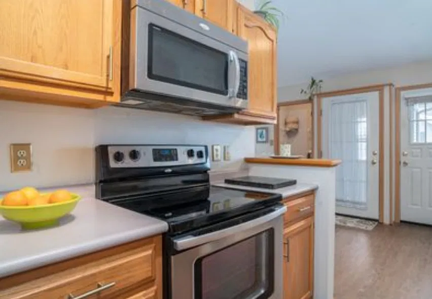 1 bed, 836 sqft, $1,650 — Photo 3