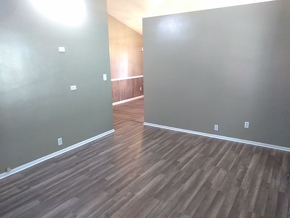 5th image of 319 Tamarac Dr