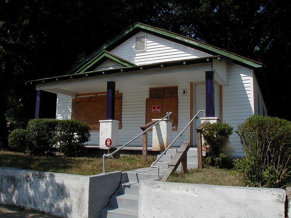 2nd image of 1522 E 18th St