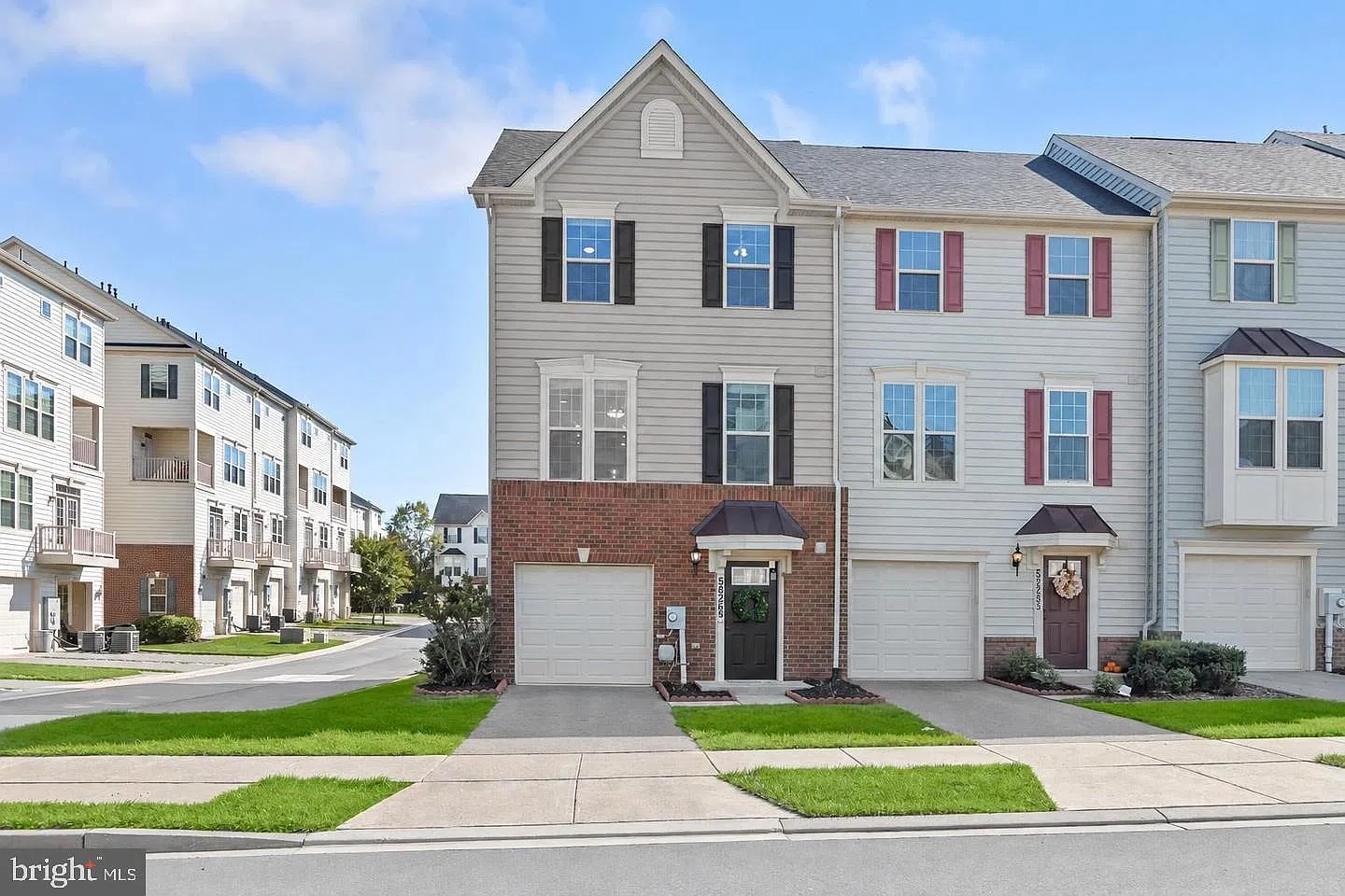 3 bed, 4.0 bath, 2320 sqft, $2,800 — Photo 1
