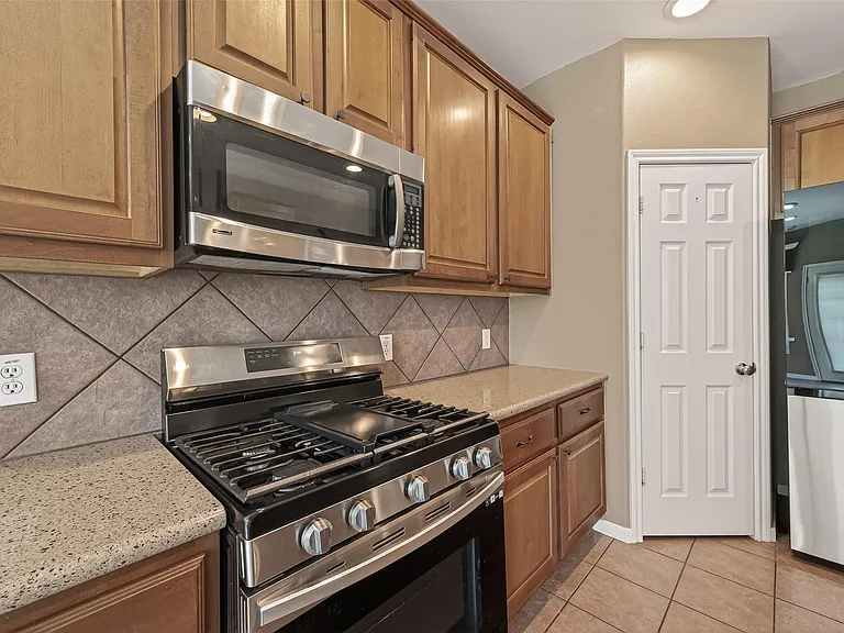 4702 Autumn Orchard Ln — Photo 18
