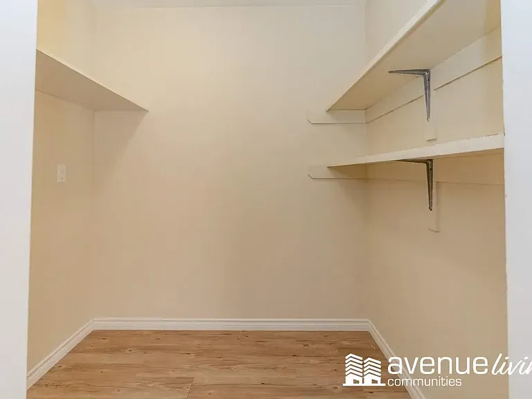 633 28th St W — Photo 49