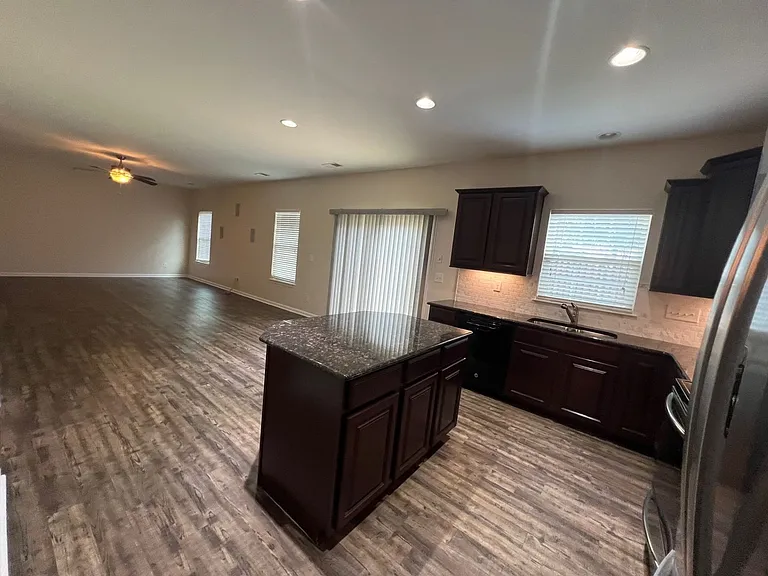 207 Elba Dr — Photo 5
