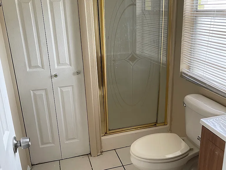 913 E Poinsettia Ave — Photo 6
