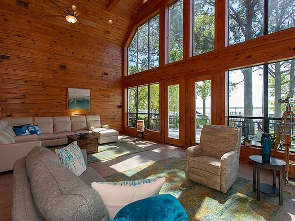 3rd image of 105 Misty Glen Cir