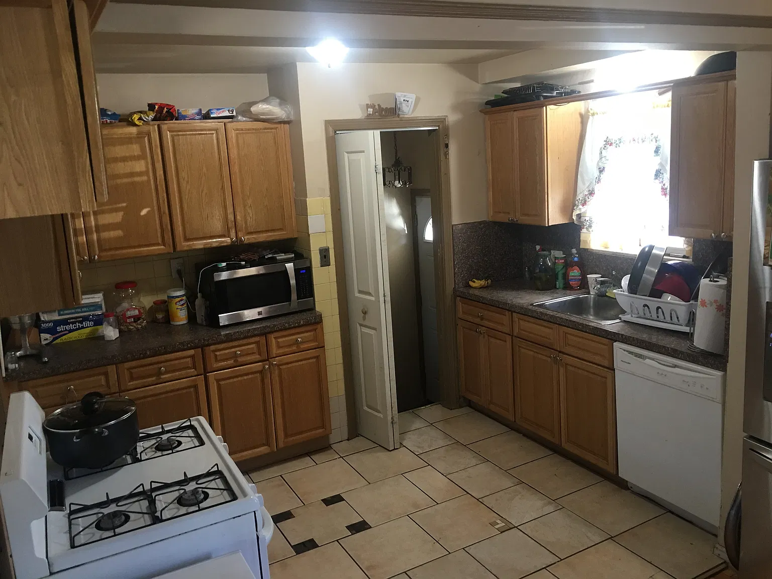 4 bed, 1369 sqft, $1,950 — Photo 4