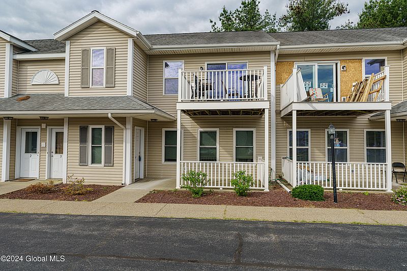 2nd image of 204 Cambridge Manor Drive