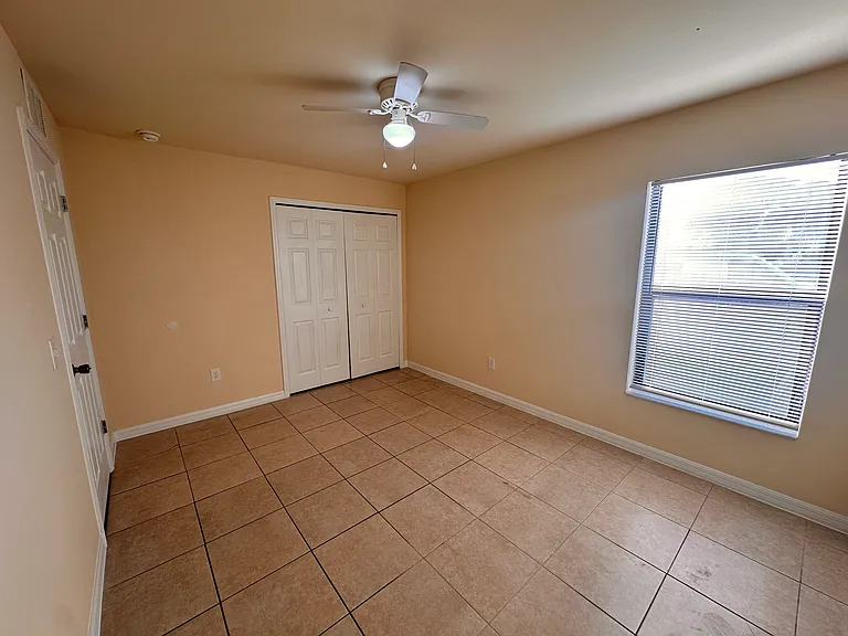906 NE 12th Terrace Cpe — Photo 14