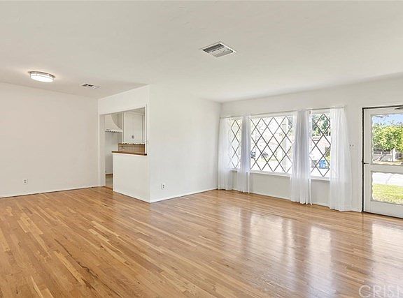 5th image of 6027 Sunnyslope Ave