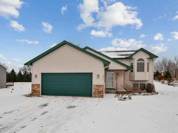 1004 Hilltop St, Braham, MN 55006