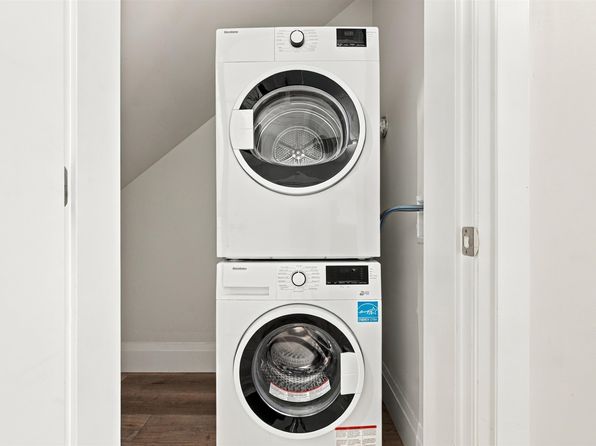 1 bedroom rental in Surrey — photo 11