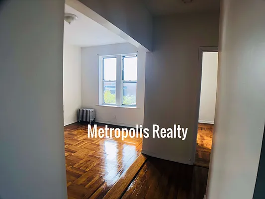 Rented by Metropolis International Realty Inc. | media 29