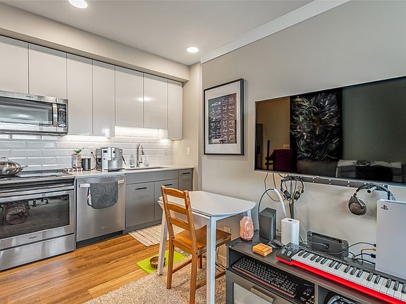 4th image of 722 Valley Rd #515