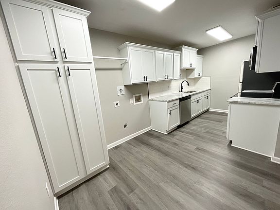 5th image of 709-713 Melody Ln #C3
