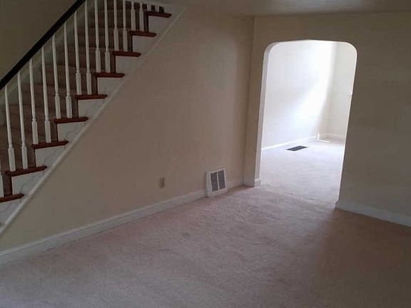 4th image of 2526 Bond Ave