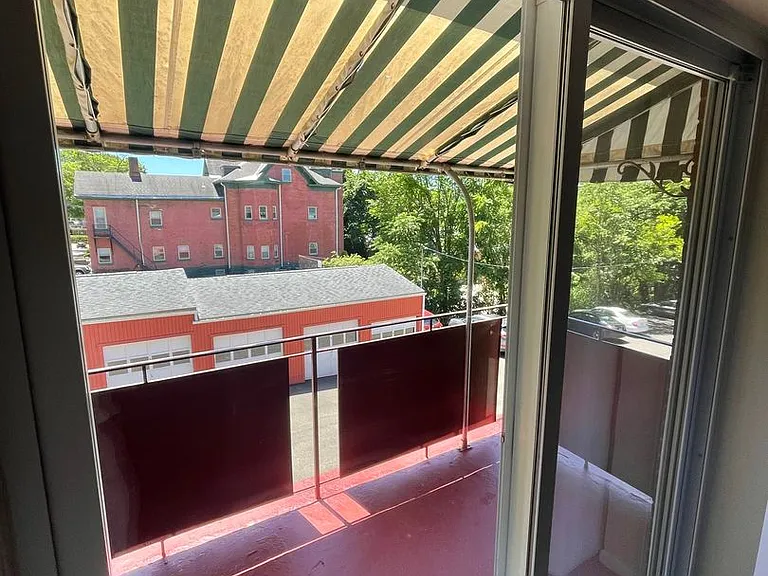 360 Maryland Ave — Photo 49