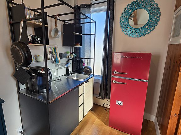 4th image of 226 Bowne St #2