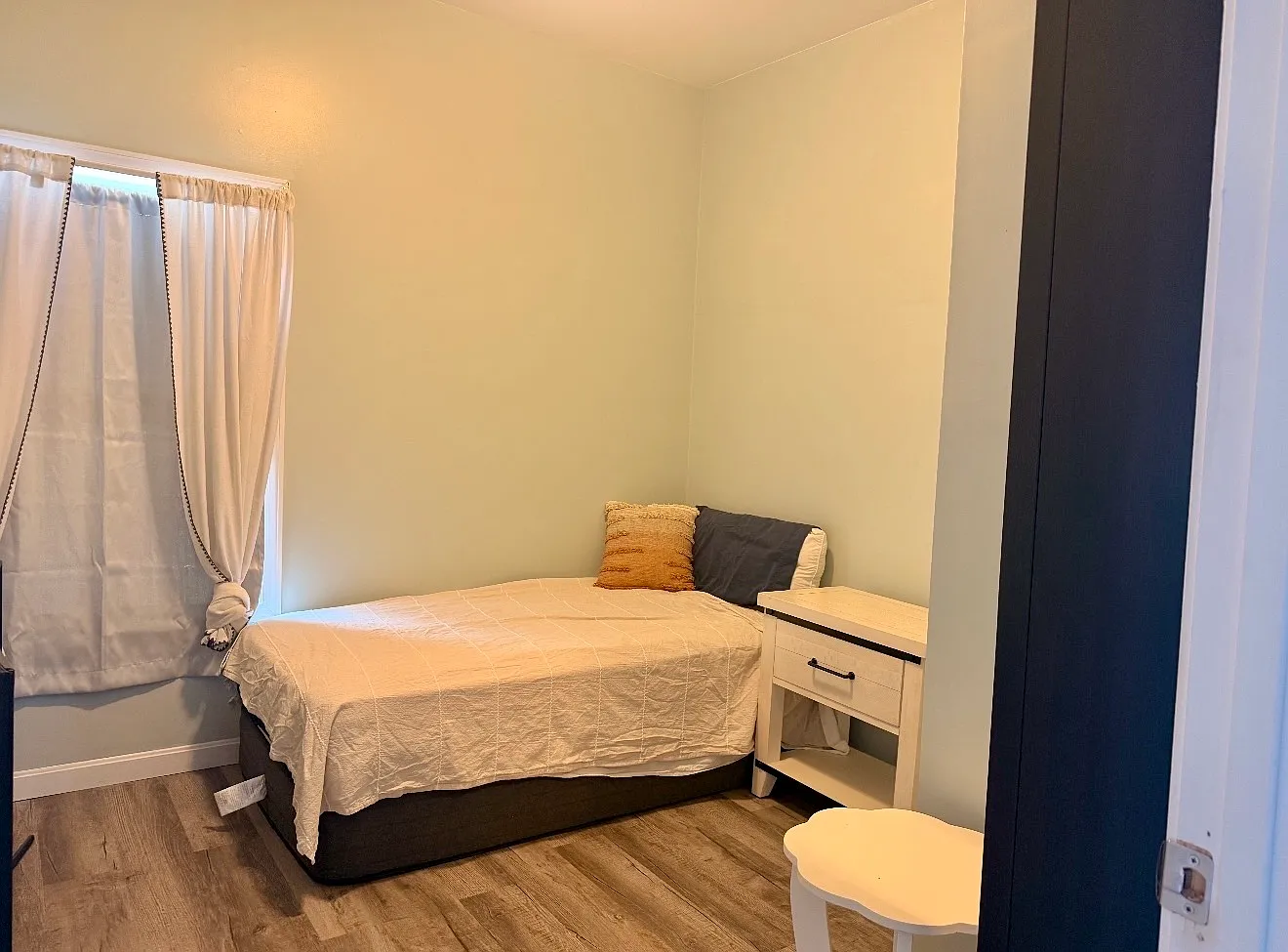 2 bed, 1000 sqft, $2,200 — Photo 2