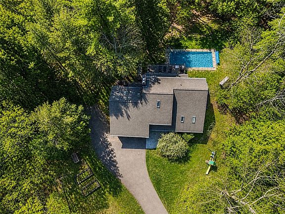 5th image of 212 Meeker Rd