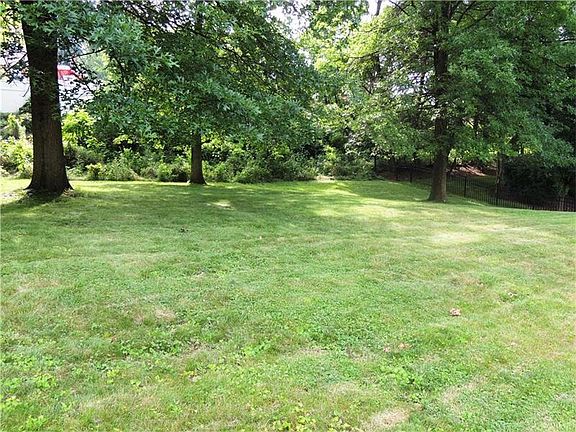 4th image of 380 Winfred Manor Dr