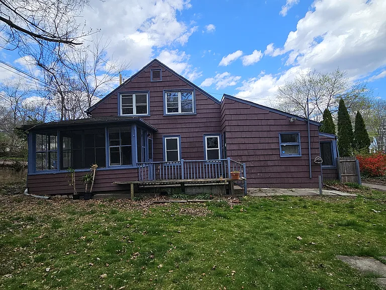 300 W Elm St — Photo 16