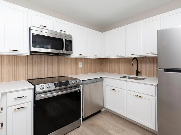 Laura Lane Apartments — Photo 25