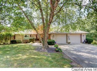 1088 Memory Ln, Springfield, IL 62707