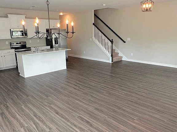 3rd image of 315 Shiloh Creek Dr