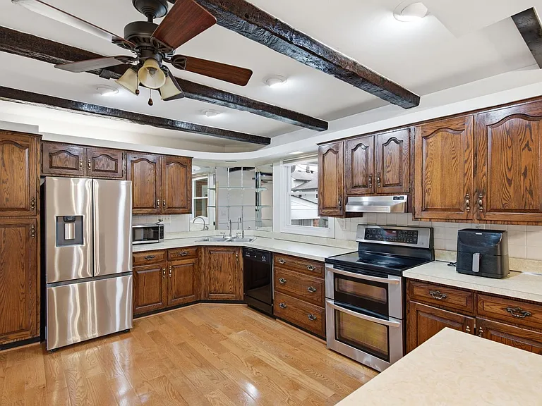 2521 Shanandale Dr — Photo 11