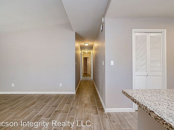 4th image of 1235 E Elm St #7929125