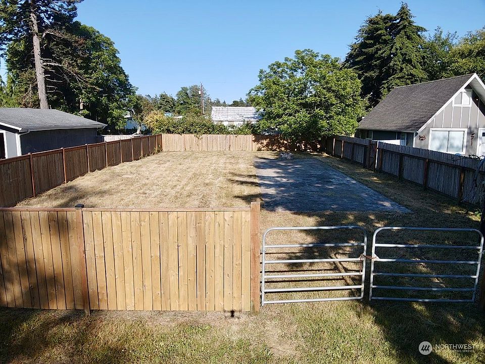 1st image of 1600 Forrest Street S